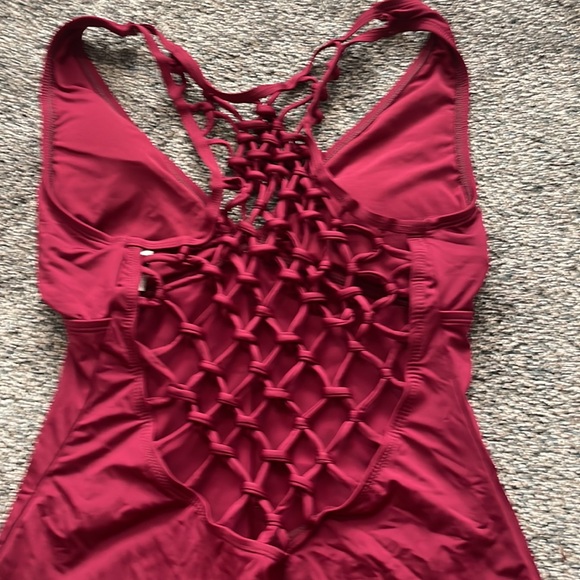 Maroon cage back bathing suit - 16 - Picture 5 of 6